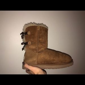 UGG Bailey Bow in Chestnut SZ10 NTW